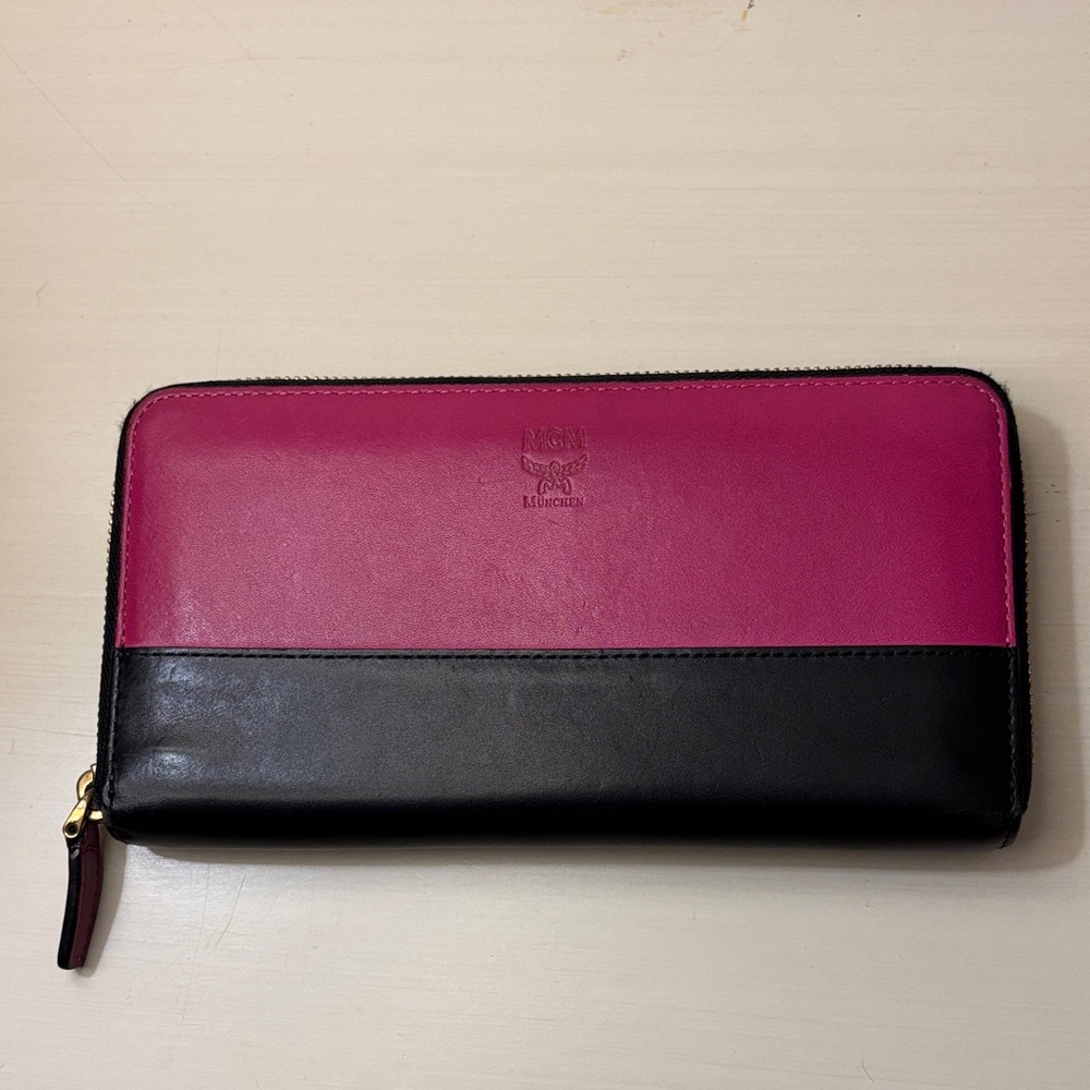 MCM ZIPPY WALLET PINK AND BLACK